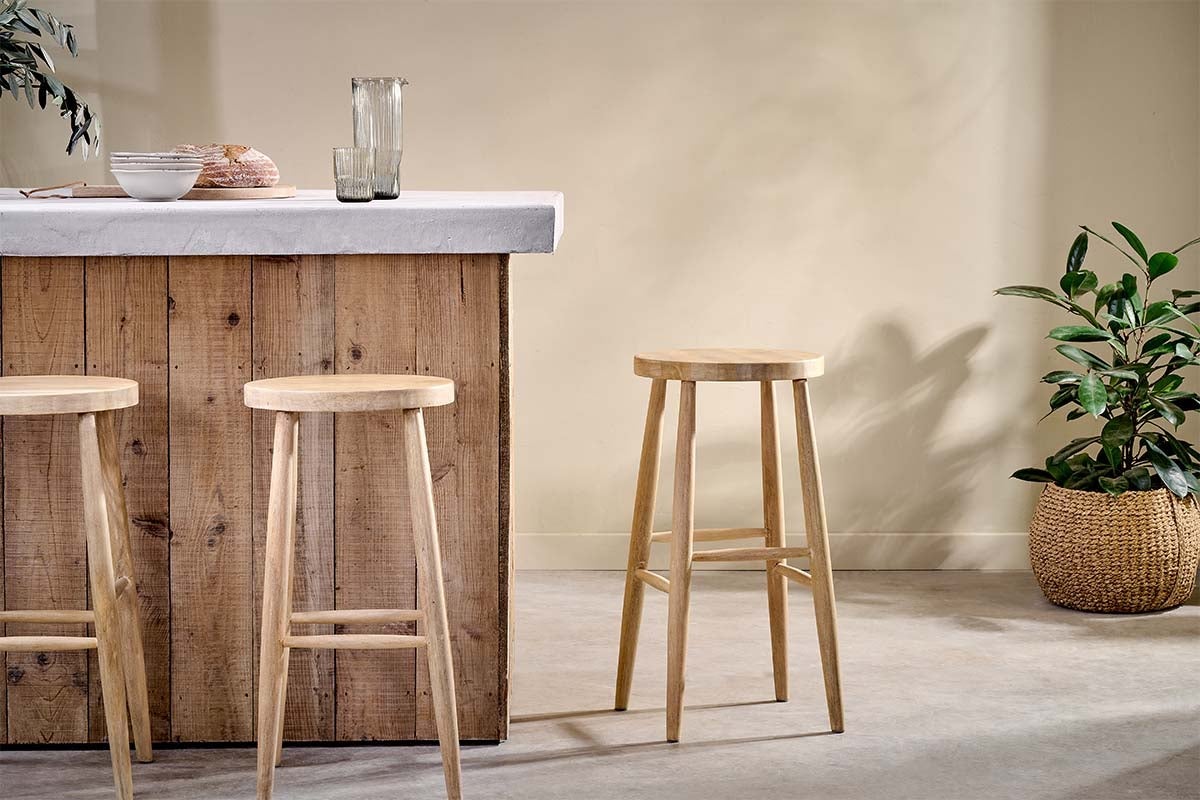 Mengwi Mango Wood Round Bar Stool - Natural